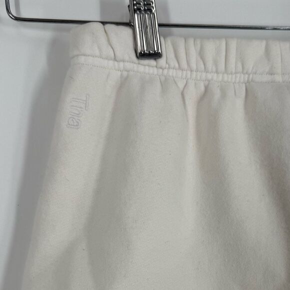 Aritzia TNA Cozy Sweatfleece Perfect Hi-Rise Mini Short in White | Size 2XS - Picture 5 of 8